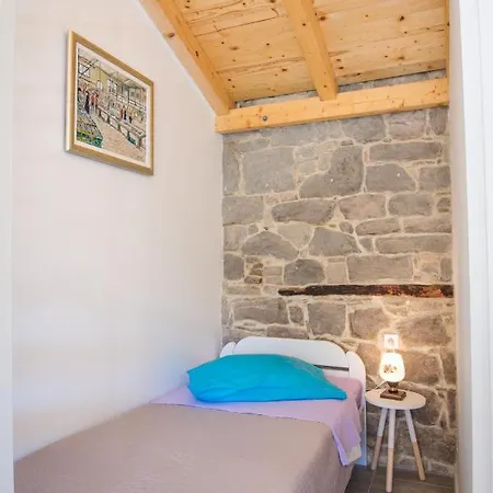 بيت للعطل Charming 5-Bed House In Split