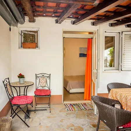 بيت للعطل Charming 5-Bed House In Split سبليت