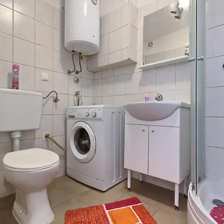 بيت للعطل Charming 5-Bed House In Split سبليت