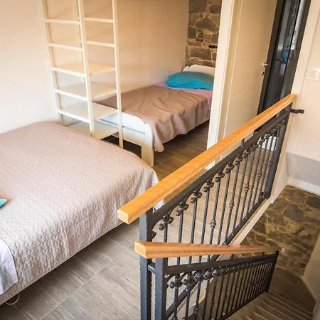 Charming 5-Bed House In Split بيت للعطل *